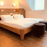 Orthwein -kostenfreie Parkplaetze- 3* Cölbe