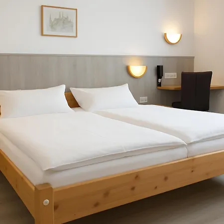 Hotel Orthwein -kostenfreie Parkplätze- Cölbe