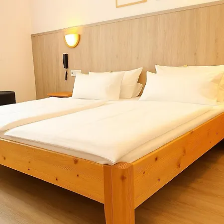 Hotel Orthwein -kostenfreie Parkplaetze-