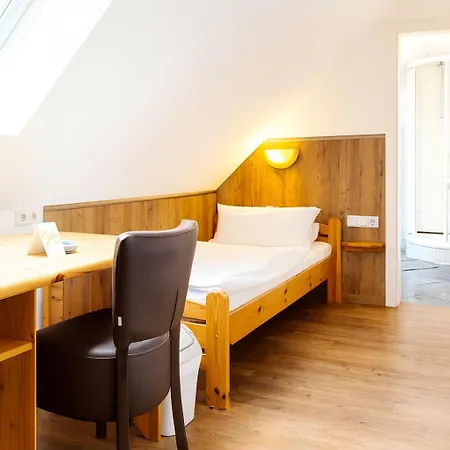 Orthwein -kostenfreie Parkplaetze- Otel