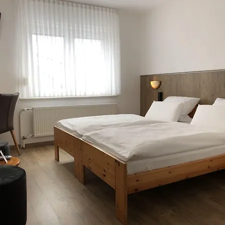 Orthwein -kostenfreie Parkplaetze- Otel Cölbe