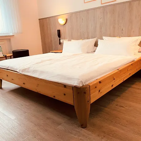 Hotel Orthwein -kostenfreie Parkplätze- 3*